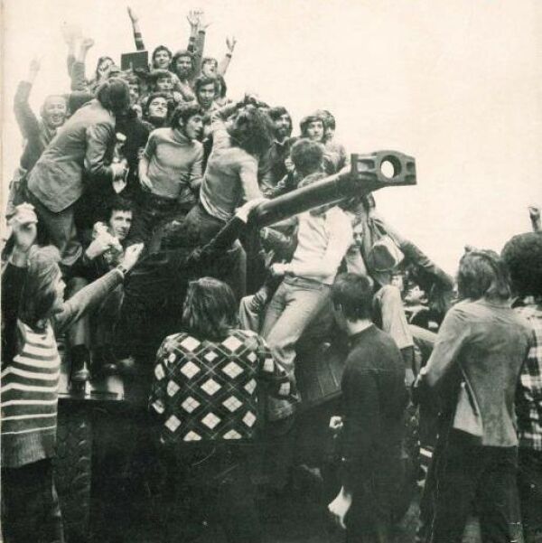 La révolution des œillets, 25 avril 1974